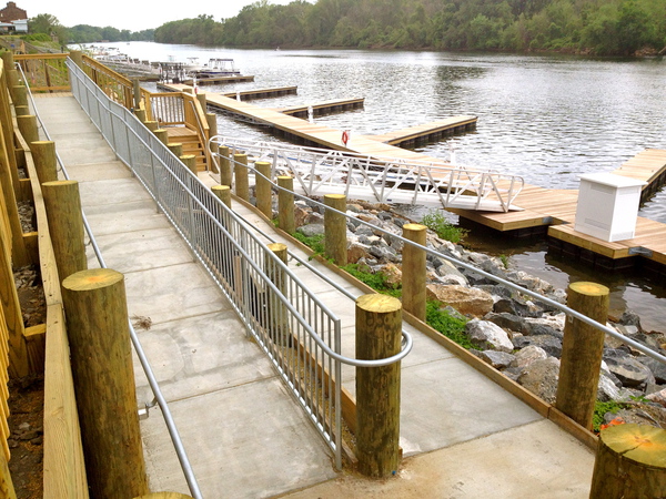 Rocketts Landing's marina transient boat slips for lease, Richmond Virginia